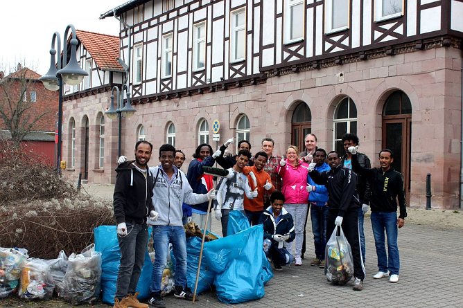 Weg mit dem M&uuml;ll in unserer Stadt! (Foto: Sondershausen ist bunt)