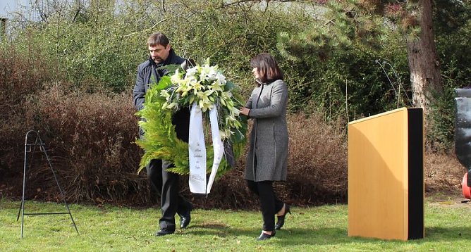 Gedenken an Bombardierung (Foto: Karl-Heinz Herrmann) Gedenken an Bombardierung (Foto: Karl-Heinz Herrmann)