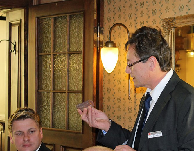 Tiefensee informiert sich &uuml;ber Geolift (Foto: Karl-Heinz Herrmann)