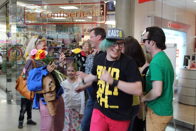 Flashmob in Sondershausen (Foto: Karl-Heinz Herrmann) Flashmob in Sondershausen (Foto: Karl-Heinz Herrmann)