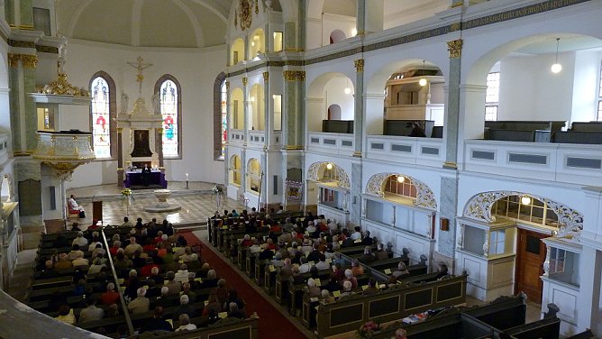Festgottesdienst "800 Jahre Kirche an diesem Platz... (Foto: Privat) Festgottesdienst "800 Jahre Kirche an diesem Platz... (Foto: Privat)