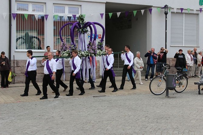 Fliederkrone wurde gesetzt (Foto: Karl-Heinz Herrmann)