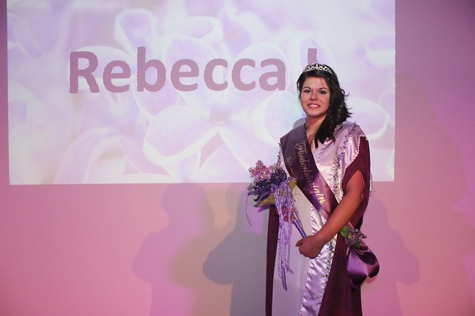 Fliederkönigin ist gewählt (Foto: Karl-Heinz Herrmann) Fliederkönigin ist gewählt (Foto: Karl-Heinz Herrmann)