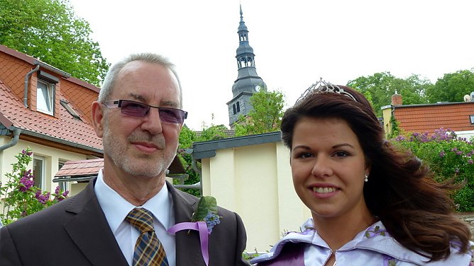 Fliederbaum an neuem Ort gepflanzt (Foto: Privat)