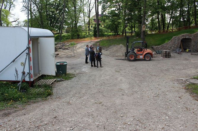 In kleinen Schritten zu einem sch&ouml;nen Park (Foto: Karl-Heinz Herrmann)
