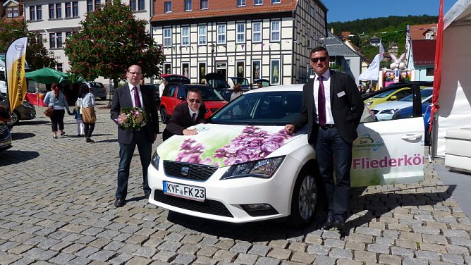Auto für die Fliederkönigin (Foto: Privat) Auto für die Fliederkönigin (Foto: Privat)