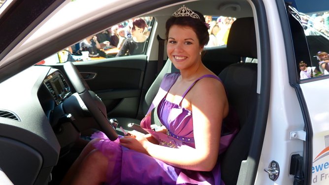 Auto für die Fliederkönigin (Foto: Privat) Auto für die Fliederkönigin (Foto: Privat)