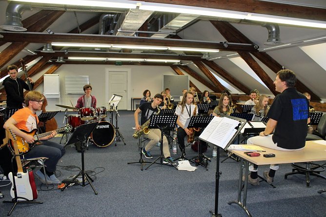 Beim Proben zugeschaut (Foto: Karl-Heinz Herrmann) Beim Proben zugeschaut (Foto: Karl-Heinz Herrmann)