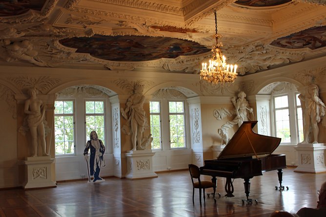 Enrico Pace am Liszt-Fl&uuml;gel (Foto: Karl-Heinz Herrmann)