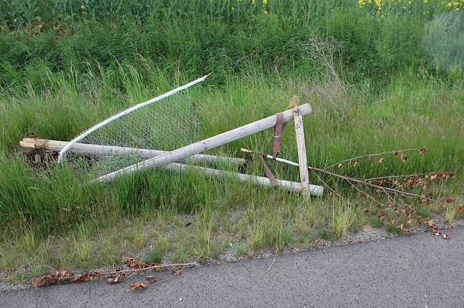 Vandalismus am Radweg? (Foto: Karl-Heinz Herrmann) Vandalismus am Radweg? (Foto: Karl-Heinz Herrmann)