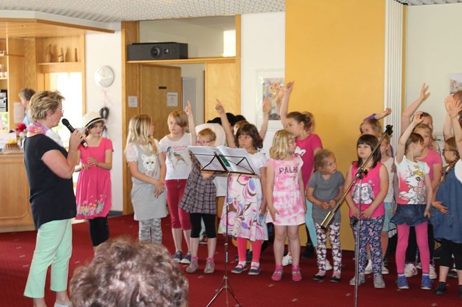 Schüler helfen in AWO-Einrichtungen (Foto: Karl-Heinz Herrmann) Schüler helfen in AWO-Einrichtungen (Foto: Karl-Heinz Herrmann)