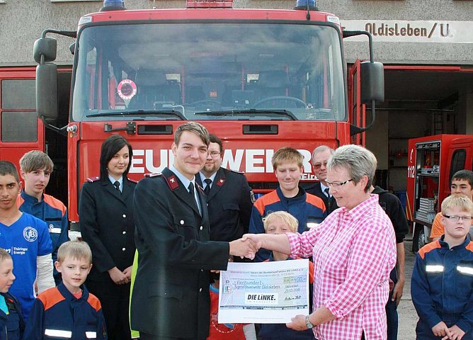 Bundestagsabgeordnete zu Besuch bei der Jugendfeuerwehr Oldisleben (Foto: Christopher Schulze) Bundestagsabgeordnete zu Besuch bei der Jugendfeuerwehr Oldisleben (Foto: Christopher Schulze)