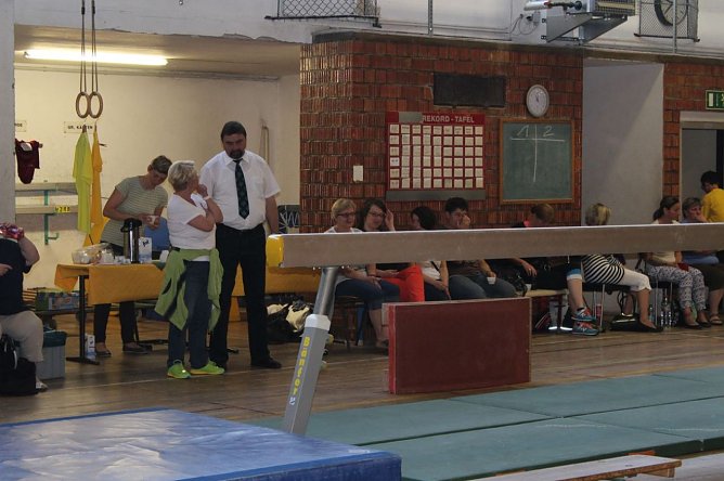 In der Borntalhalle wird geturnt (Foto: Karl-Heinz Herrmann) In der Borntalhalle wird geturnt (Foto: Karl-Heinz Herrmann)