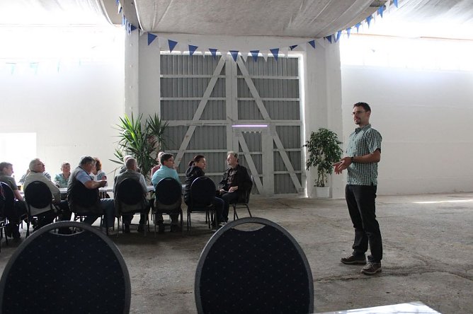 Biogasanlage besucht (Foto: Karl-Heinz Herrmann) Biogasanlage besucht (Foto: Karl-Heinz Herrmann)