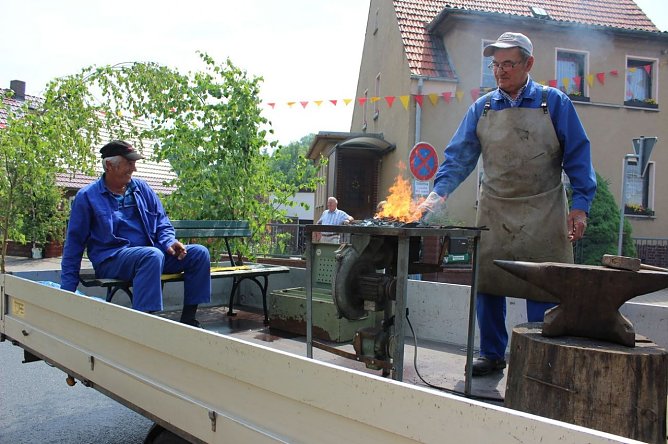 Impressionen vom Lindenblütenfest (Foto: Karl-Heinz Herrmann) Impressionen vom Lindenblütenfest (Foto: Karl-Heinz Herrmann)