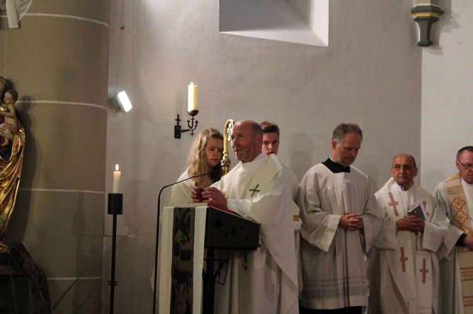 Bischof Neymeyr in Sondershausen (Foto: Karl-Heinz Herrmann) Bischof Neymeyr in Sondershausen (Foto: Karl-Heinz Herrmann)