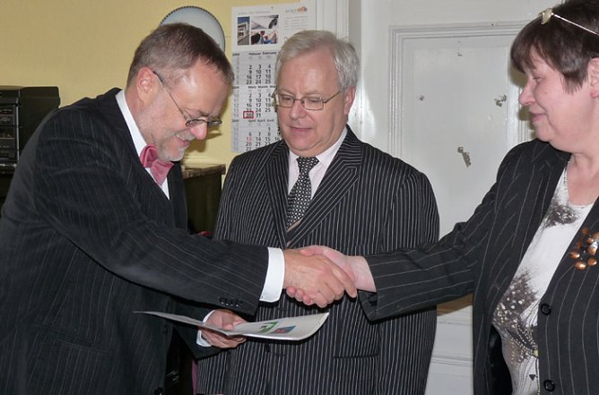 &Uuml;bergabe Lottomittel (Foto: Karl-Heinz Herrmann)