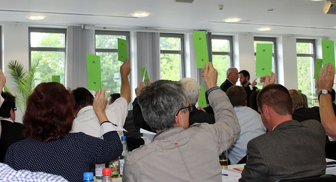 Sitzung (Foto: Karl-Heinz Herrmann) Sitzung (Foto: Karl-Heinz Herrmann)