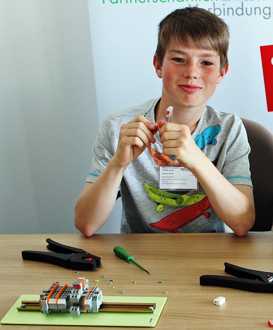 Nachwuchsfu&szlig;baller des BSV Eintracht zu Gast bei WAGO (Foto: Wago)