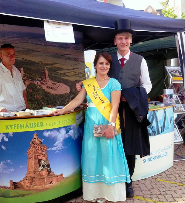 Mit Info-Stand präsent (Foto: Landratsamt Kyffhäuserkreis) Mit Info-Stand präsent (Foto: Landratsamt Kyffhäuserkreis)