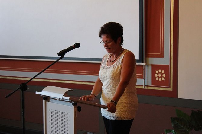 Feierlich Zeugnisse erhalten (Foto: Karl-Heinz Herrmann)