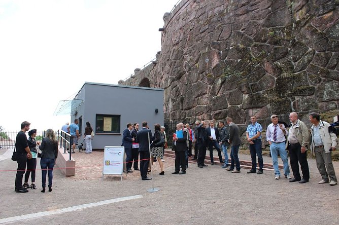 Schicker Eingangsbereich am Kyffh&auml;userdenkmal (Foto: Karl-Heinz Herrmann)