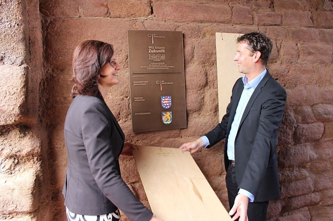 Schicker Eingangsbereich am Kyffh&auml;userdenkmal (Foto: Karl-Heinz Herrmann)