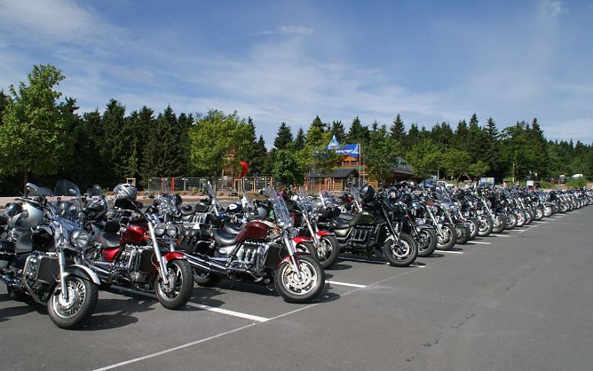 Zwischenstopp am Rennsteig in Oberhof. (Foto: Foto: Ulrike Kerlin und Sue Schneiter) Zwischenstopp am Rennsteig in Oberhof. (Foto: Foto: Ulrike Kerlin und Sue Schneiter)