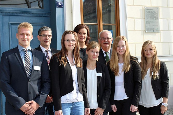 Ausbildung im Landratsamt (Foto: Karl-Heinz Herrmann) Ausbildung im Landratsamt (Foto: Karl-Heinz Herrmann)