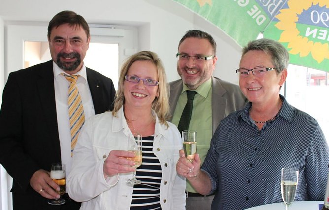 Wahlkreisbüro offiziell eingeweiht (Foto: Karl-Heinz Herrmann) Wahlkreisbüro offiziell eingeweiht (Foto: Karl-Heinz Herrmann)