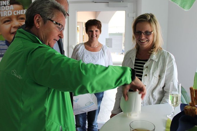 Wahlkreisbüro offiziell eingeweiht (Foto: Karl-Heinz Herrmann) Wahlkreisbüro offiziell eingeweiht (Foto: Karl-Heinz Herrmann)
