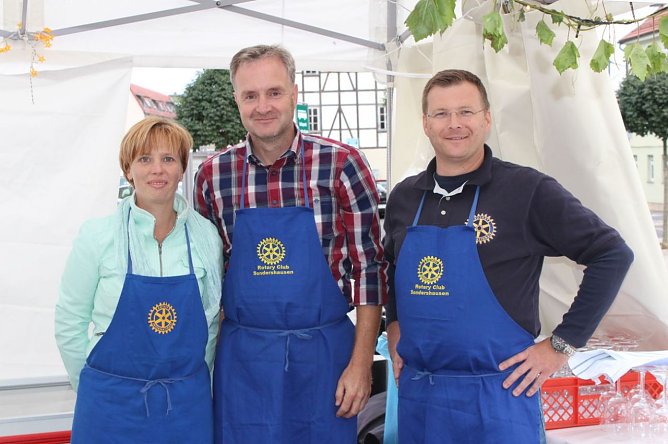 Vom 2. Tag des Weinfests (2) (Foto: Karl-Heinz Herrmann) Vom 2. Tag des Weinfests (2) (Foto: Karl-Heinz Herrmann)