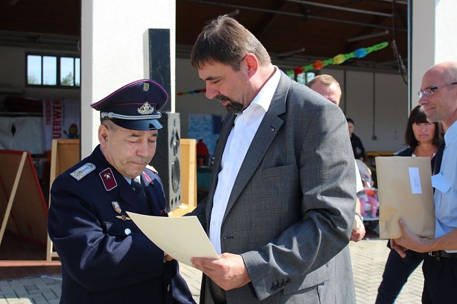 Feuerwehr zeigte sich (Foto: Karl-Heinz Herrmann) Feuerwehr zeigte sich (Foto: Karl-Heinz Herrmann)