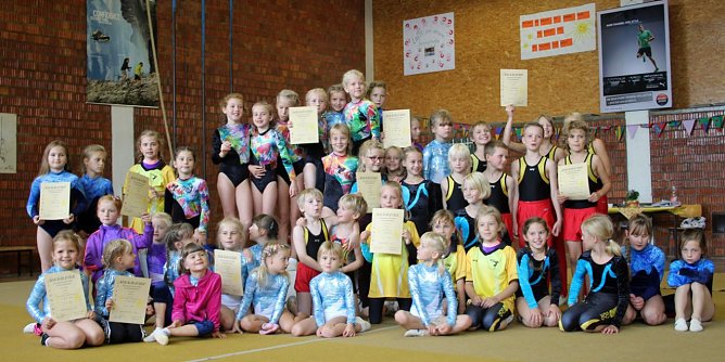 Herbstmeisterschaft im Mannschaftsturnen (Foto: Sv Glückauf Sondershausen) Herbstmeisterschaft im Mannschaftsturnen (Foto: Sv Glückauf Sondershausen)