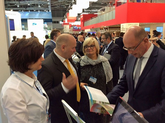 Messestand des Kyffh&auml;userkreises besucht (Foto: Landratsamt Kyffh&auml;userkreis)