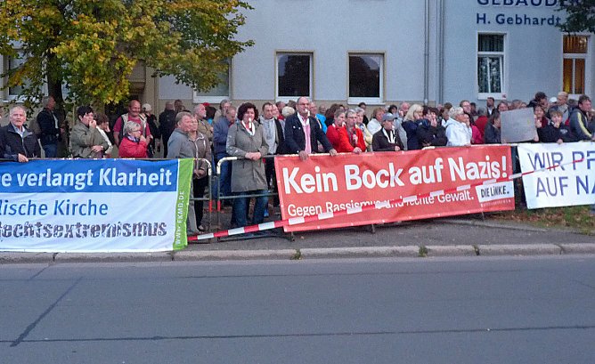 Demonstration und Gegendemonstration (2) (Foto: Karl-Heinz Herrmann)