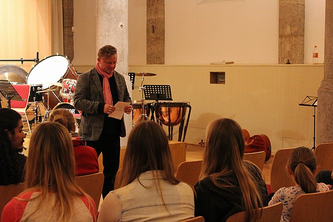 Teils ungewohnte Kl&auml;nge im Marstall (Foto: Karl-Heinz Herrmann)