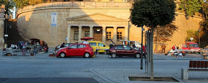 Warm angezogen zum Tr&ouml;delmarkt (Foto: Karl-Heinz Herrmann)
