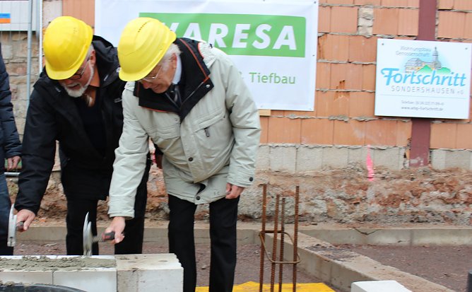 Grundsteinlegung f&uuml;r neues Wohn- und Gesch&auml;ftshaus (Foto: Karl-Heinz Herrmann)
