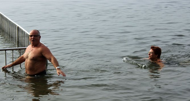 Brrr! Sehr k&uuml;hl beim Abbaden (Foto: Karl-Heinz Herrmann)
