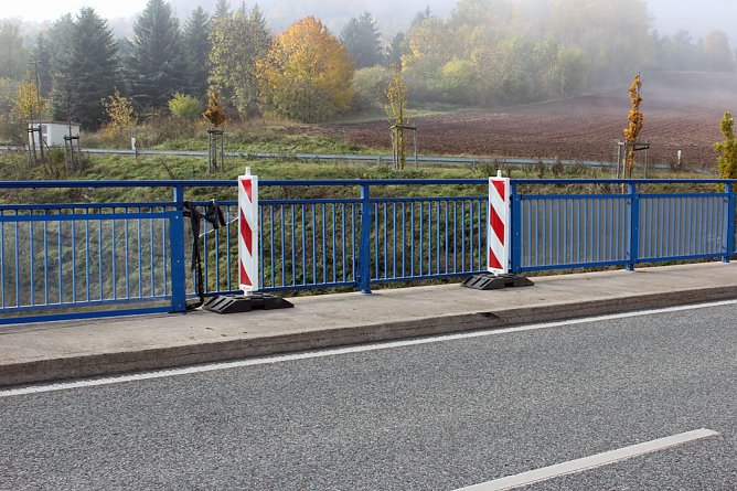 Noch ins Gel&auml;nder gekracht (Foto: Karl-Heinz Herrmann)
