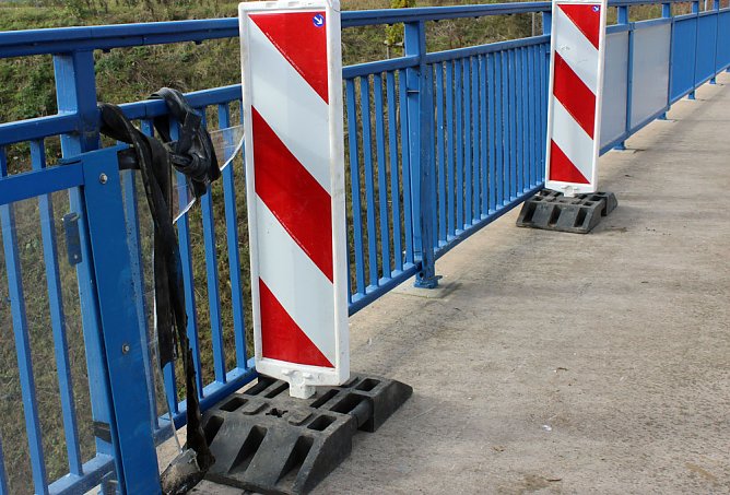 Noch ins Gel&auml;nder gekracht (Foto: Karl-Heinz Herrmann)