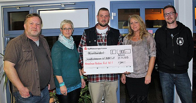 Scheck&uuml;bergabe an "Sondershausen ist BUNT" e.V. (Foto: Karl-Heinz Herrmann)