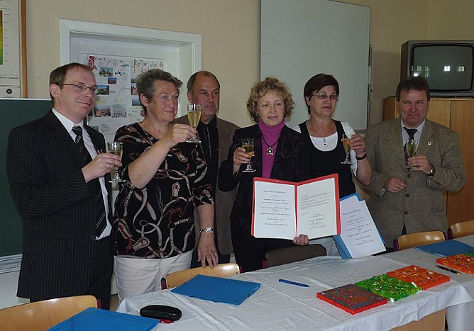 Kooperationsvereinbarungen übergeben (Foto: Karl-Heinz Herrmann) Kooperationsvereinbarungen übergeben (Foto: Karl-Heinz Herrmann)