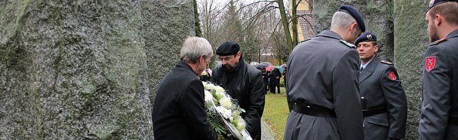 Der Opfer von Krieg, Gewalt und Terror gedacht (Foto: Karl-Heinz Herrmann)