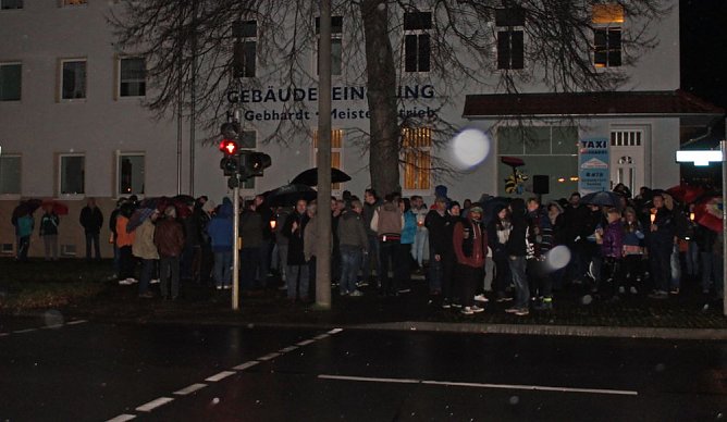 Demonstration und Gegendemonstration (2) (Foto: Karl-Heinz Herrmann)