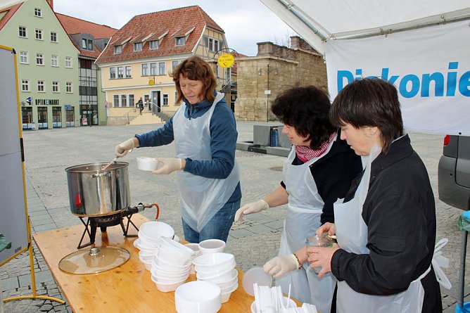 Einmal essen macht zweimal satt (Foto: Karl-Heinz Herrmann) Einmal essen macht zweimal satt (Foto: Karl-Heinz Herrmann)