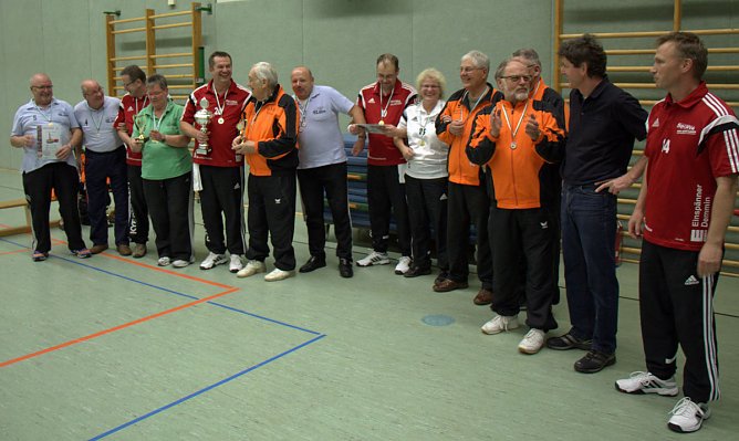 Die Pokale des TBRSV im Bosseln sind wieder in Th&uuml;ringen (Foto: Landratsamt Kyffh&auml;userkreis)