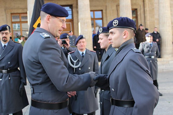 Traumhaftes Wetter bei Vereidigung (Foto: Karl-Heinz Herrmann) Traumhaftes Wetter bei Vereidigung (Foto: Karl-Heinz Herrmann)