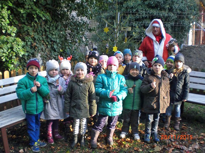 Weihnachtsbaum am Schiefen geschm&uuml;ckt (Foto: Arbeitsgruppe des F&ouml;rdervereins)